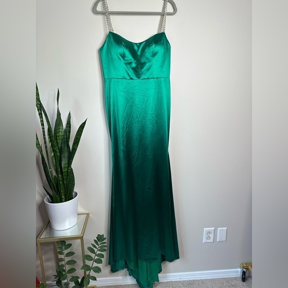 IEENA FOR MAC DUGGAL Emerald Satin Sheath Gown with crystal straps 10 NWOT - Picture 3 of 9